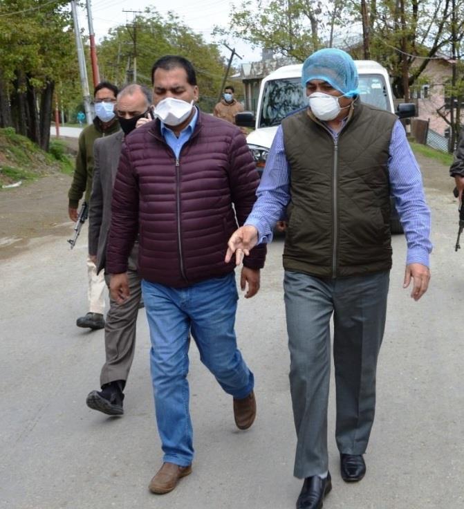 Covid-19: 8000 food kits distribution among needy in Budgam: DM Budgam