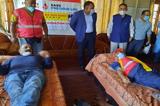 Div Com calls for humanitarian service to people in distress Inaugurates Blood donation Camp on ‘World Blood Donor Day’