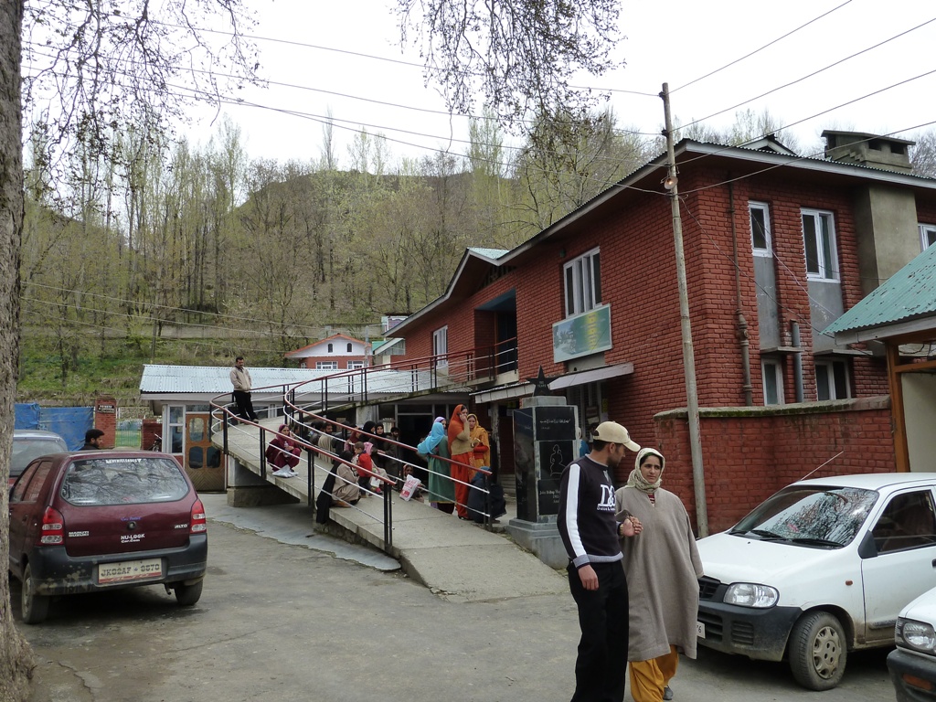 Amid Covid, Major relief for expecting mothers, DC Anantnag designates John Bishop hospital exclusively for pregnant women