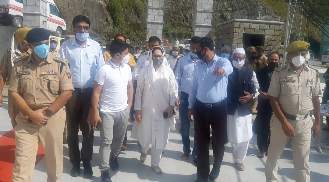 Dr Darakhshan Andrabi visits Baba Gulam Shah Badshah Shrine, inspects the management.