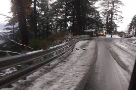 Snowfall bring cheers for tourists, locals