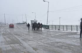 Snowfall, Rains Bring Mercury Down In J&K