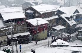 Kashmir Snowfall: Lt Governor reviews restoration of essential services in Kashmir