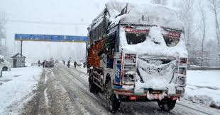 Srinagar-Jammu Highway closed in view of fresh snowfall