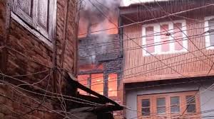 Massive fire breaks out in Watal Kadal, three injured