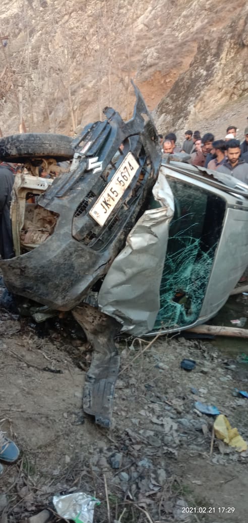 Man critical after car plunges into gorge on Bandipora-Srinagar highway