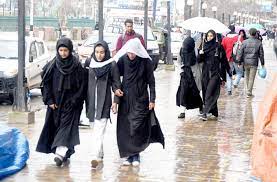 Chill returns as upper reaches of Kashmir receive fresh snowfall, plains rain