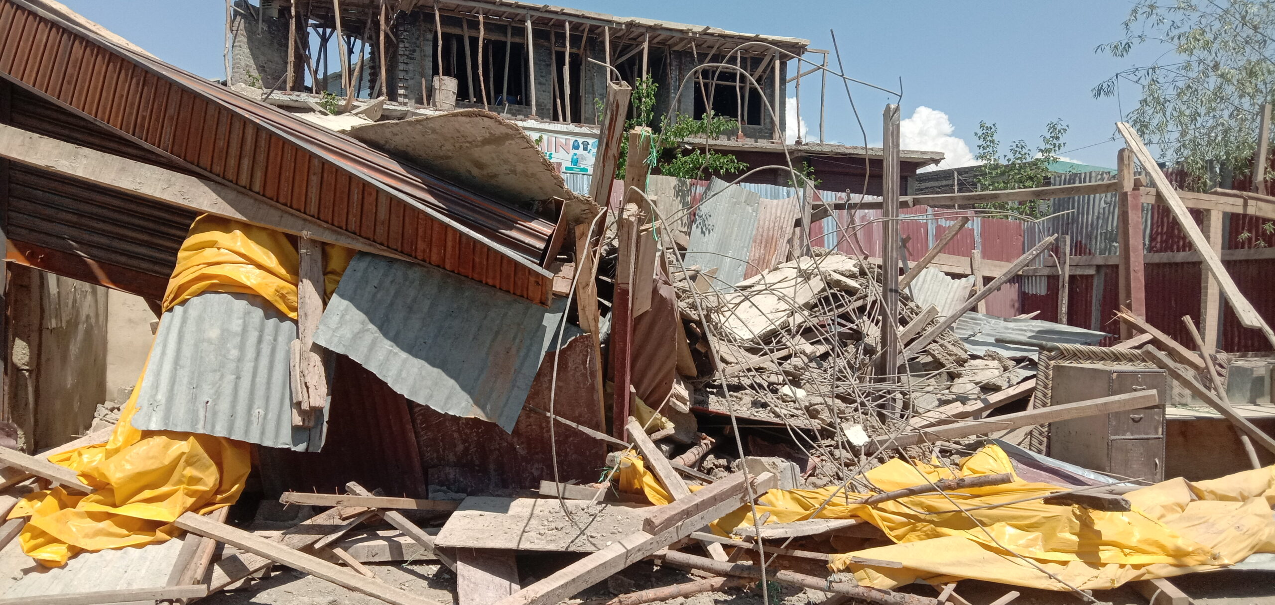 Demolition drive of SMC turned into battle ground in Srinagar
