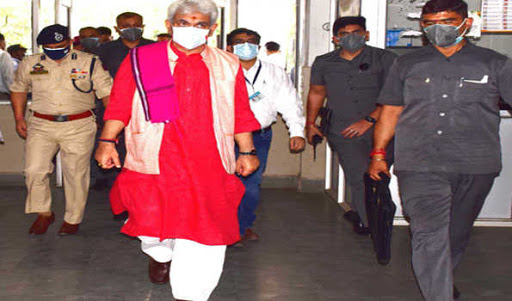 Lt Governor visits Kathua, Samba; reviews Covid Containment Measures