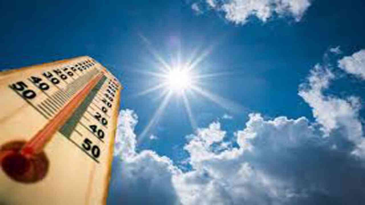 Srinagar sizzles at 33.6 degrees; relief from tomorrow: MeT