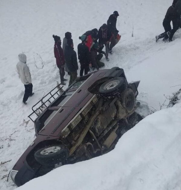 3 Tourists Among 4 Persons Injured in Gulmarg Road Mishap