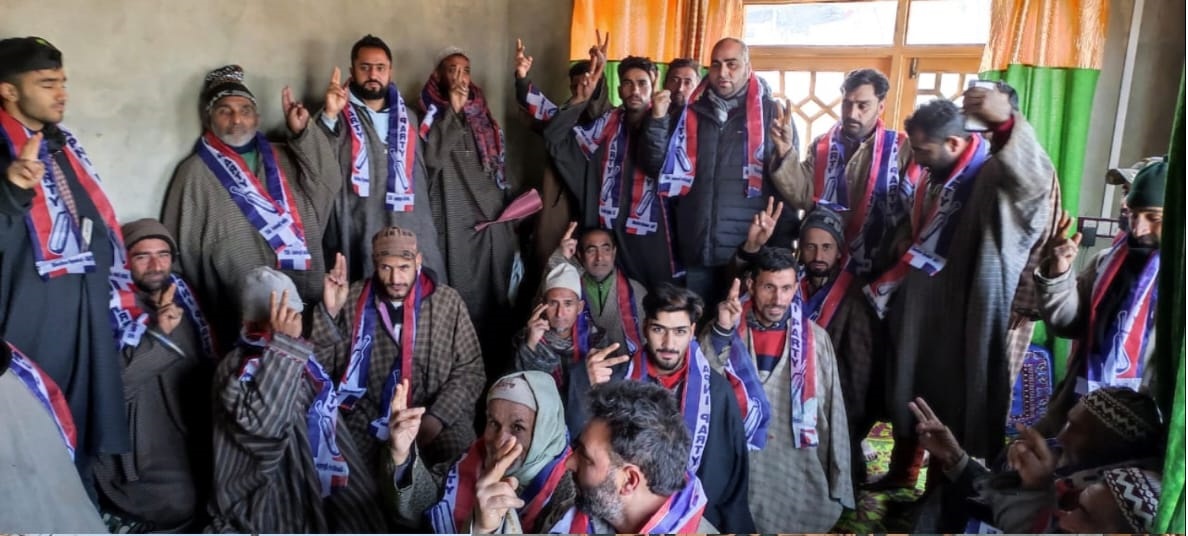 Hundrends of PDP NC Congress Workers from Badiwadur Eidgah  join Apni Party