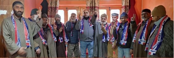 PDP Workers from Dhobi Mohalla Bagwanpora Eidgah  join Apni Party