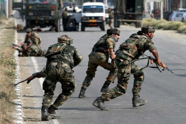 14 injured as militants target police bus on Highway near Zeewan Srinagar