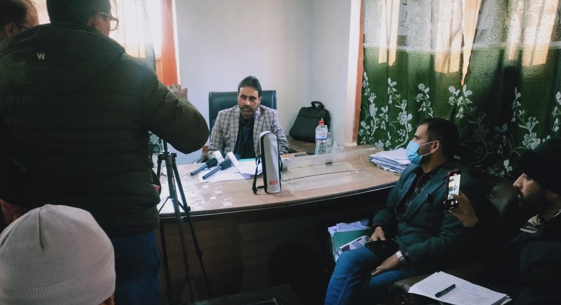 Director, RDD Kashmir reviews status of SPM Rurban Mission in Khumriyal Clsuter of Kupwara District
