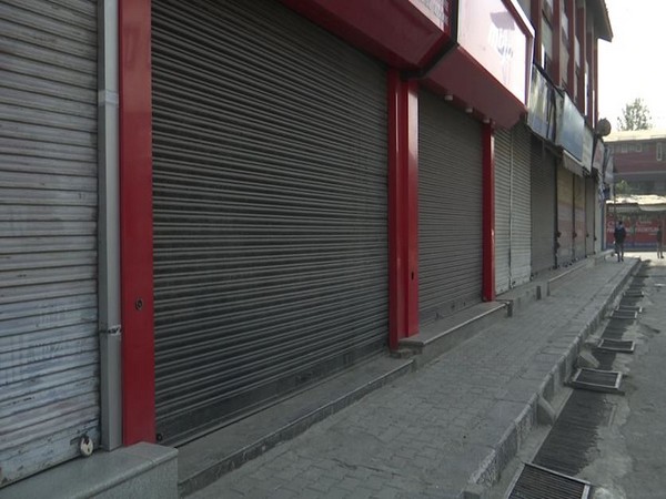 Removal of encroachments:HSHS shopkeepers observe shutdown