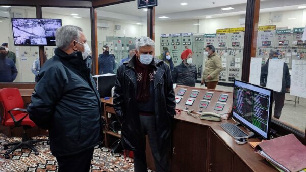 Advisor Farooq Khan reviews restoration of essential services in Kashmir