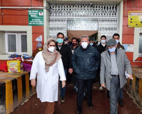 Advisor Farooq Khan visits Govt hospitals to review Covid preparedness