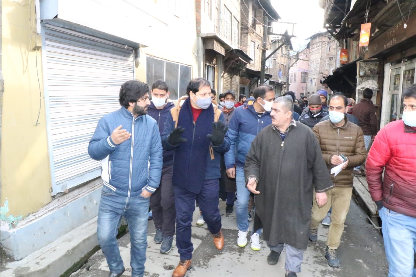 Srinagar Admin Reaches Out To Fire Victims Of Aali Kadal
