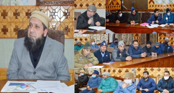 DC Kupwara reviews traffic management, decongestion of Kupwara town