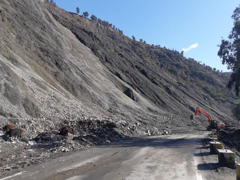 Jammu-Srinagar highway to remain closed tomorrow also: officials