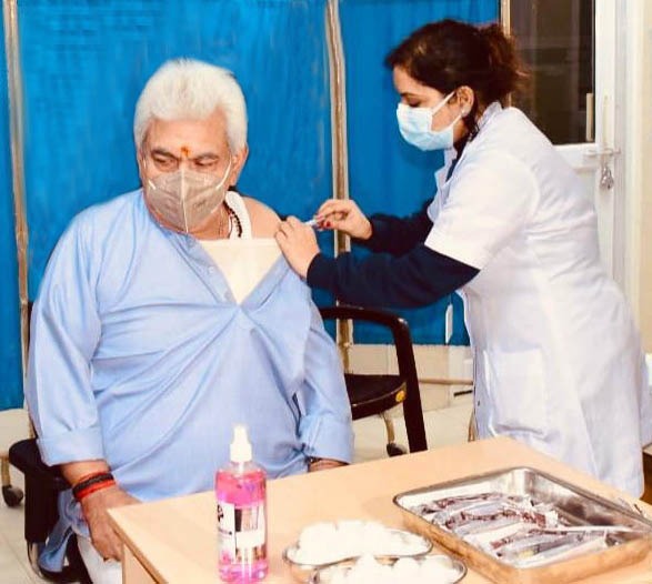 Lt Governor launches Covid-19 vaccination drive for administering precaution dose to HCWs, FLWs & senior citizens with co-morbidities in J&K