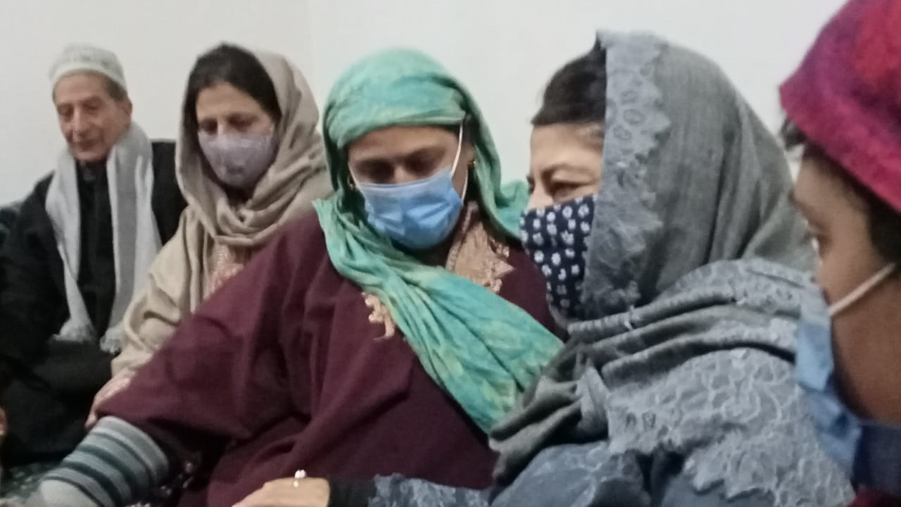 PDP president Mehbooba Mufti visited Hawal Srinagar to console the family of Late Manzoor Ahmed Matoo Zonal President Zadibal