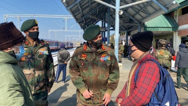 Northern Army Commander pays impromptu visit to Anantnag Railway Station
