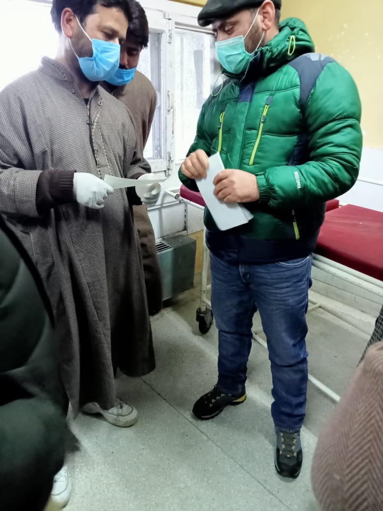 District Administration Ganderbal reaches out to Self immolated youth of Haran