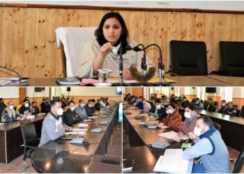 DC Ganderbal reviews progress of enrolment under PMJAY-SEHAT