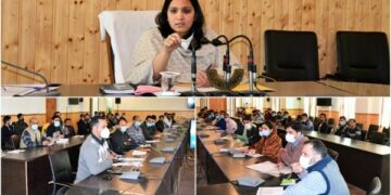 DC Ganderbal reviews progress of enrolment under PMJAY-SEHAT