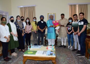 LG meets Ukraine returned MBBS students of J&K