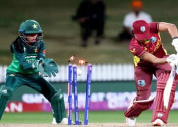 Spinners help Pakistan to first CWC victory