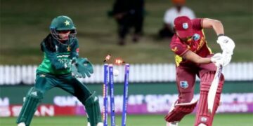 Spinners help Pakistan to first CWC victory