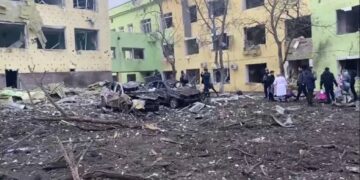 Russian troops take 500 hostage