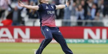 Shrubsole completes 100 ODI wickets