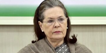 End social media role in politics, says Sonia