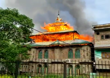 Srinagar: Mosque, Few Other Structures Involved As Massive Fire Breaks Out in Gojwara