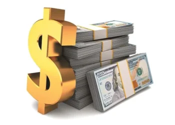 Rupee falls 4 paise against USD