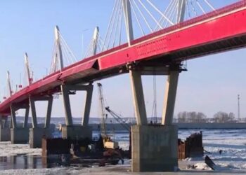 Russia opens first cross-border railway bridge to China