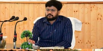DC Ganderbal chairs introductory meeting with DDC