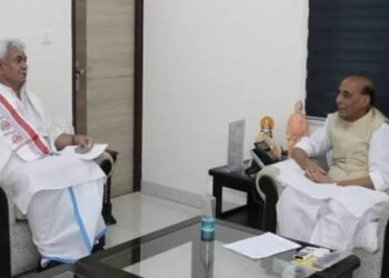 Amarnath Yatra: LG Sinha meets Rajnath Singh