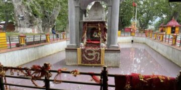 Kashmiri pandits attend Kheer Bhawani temple mela in Valley