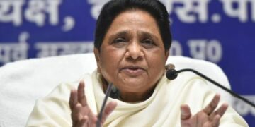 Stop killing of innocent people in Kashmir: Mayawati