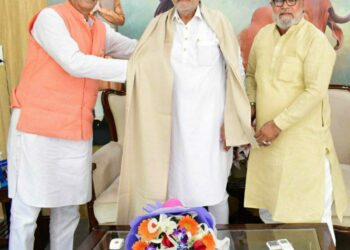 Former police officer, Adv Faroooq Reshi, President Peace and Harmony J&K UT on Monday formally joined the Bhartiya Janata Party (BJP) in New Delhi.