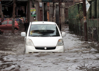 Bemina areas submerge in rainwater, people face lot of hardships 