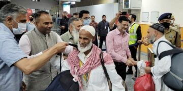 First batch of 145 pilgrims return to Srinagar after performing Haj