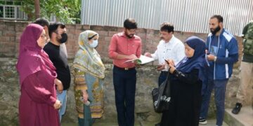 DC Ganderbal inspects Ayushman Bharat Registration process at various sites