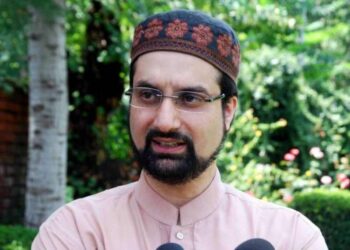 Mirwaiz completes 3 years of house detention, APHC condemns