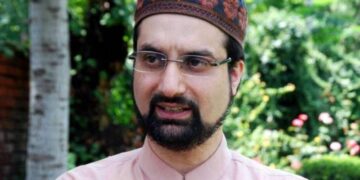 Mirwaiz completes 3 years of house detention, APHC condemns
